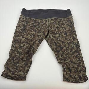 Lululemon Camo Print Crop Capri Leggings